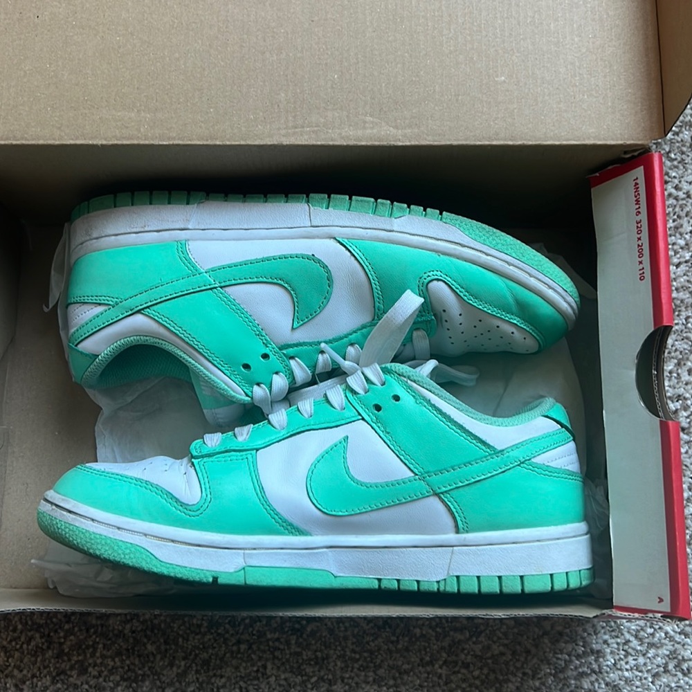 Womens Dunk Low 'Green Glow' sz 7.5
